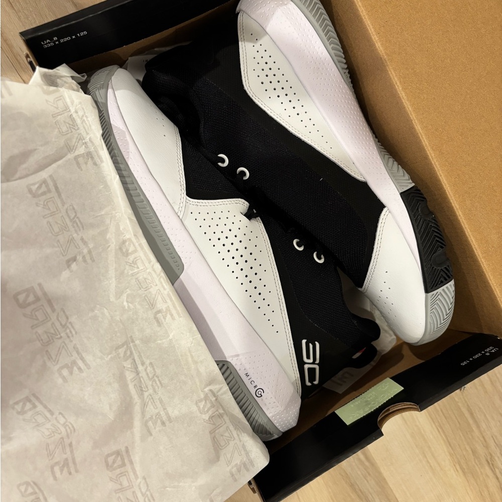 Under Armour Men's Black and White Sneakers